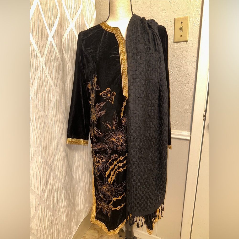 New Arrival Pakistani  Indian Velvet Party Wear Painted Suit